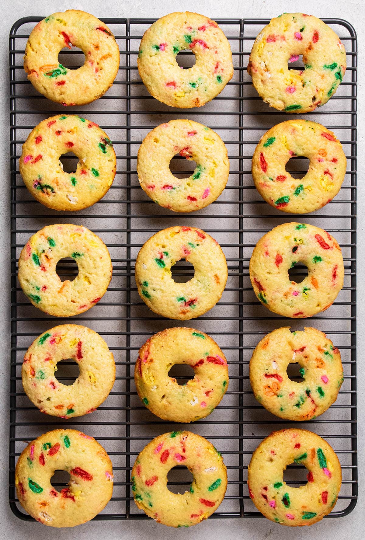 Baked donuts on a cooling rack.
