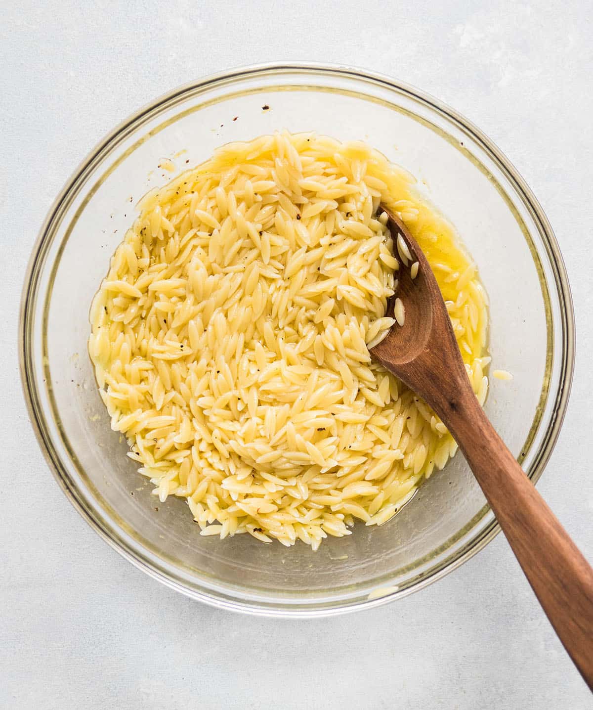 Cooked orzo in a glass bowl.